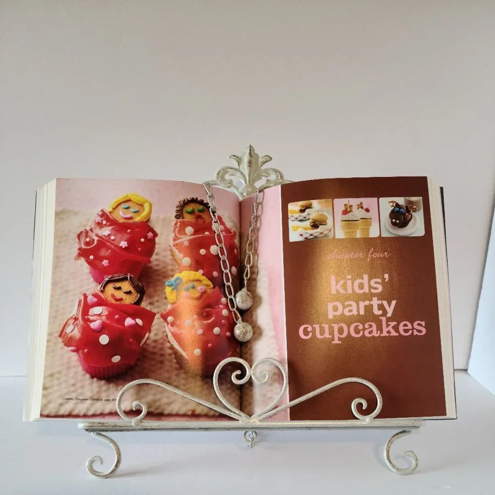BETTY CROCKER '' THE BIG BOOK OF CUPCAKES